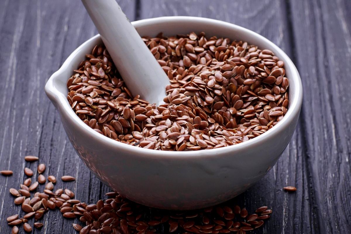 Aufkochen und auf das Haar auftragen. Es wird glatt und glänzend wie nach einer professionellen Laminierung.