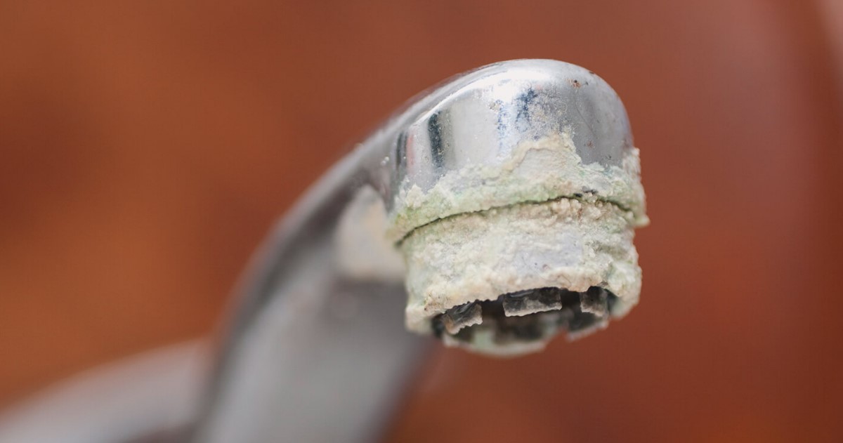 Weder Essig noch Zitrone: Ein einfacher Tipp von Profis, wie man Kalkablagerungen sofort von Wasserhähnen entfernt.